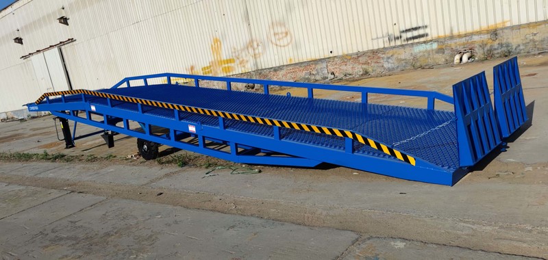 移動(dòng)式液壓登車橋